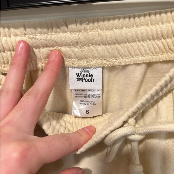 Winner the Pooh with Embroidered Floral Details - Picture 4 of 4